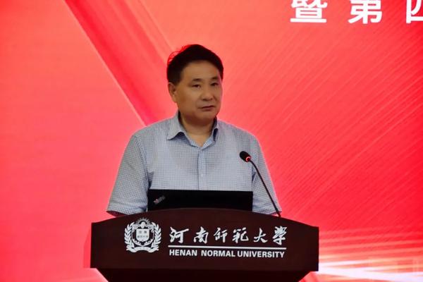 半岛官方体育第四届中邦美术、计划学院院长论坛正在新乡告捷举办(图2)